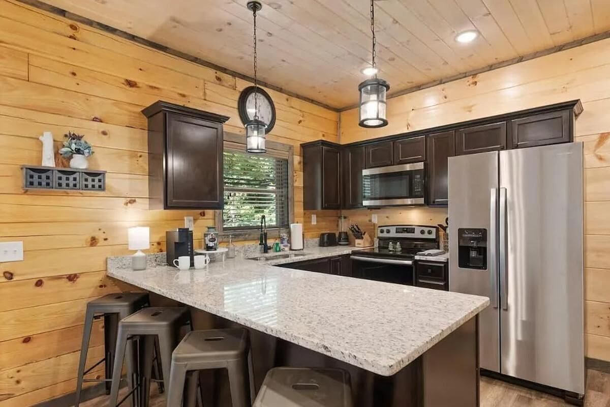 House, Multiple Beds (Z - Smoky Serenity Retreat) | Private kitchen