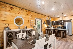 Ferienhaus, Mehrere Betten (Z - Smoky Serenity Retreat) | Speisen