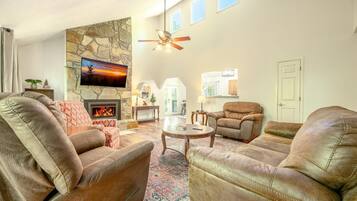 Casa, varias camas (Little Cub Cottage) | Zona de estar