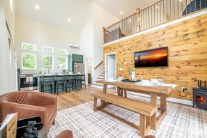 House, Multiple Beds (Tennessee Glow) | Dining - Tennessee Glow (Townsend)