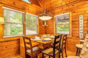 Ferienhaus, Mehrere Betten (Lofty Pines) | Speisen