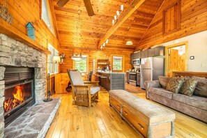 Ferienhaus, Mehrere Betten (Lofty Pines) | Wohnbereich