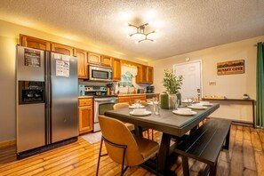 Cabin, Multiple Beds (Sunset Cove) | Dining - Sunset Cove (Gatlinburg)