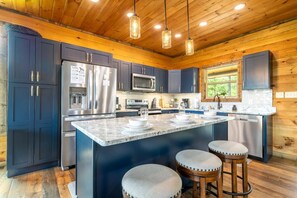 Chalet rustique, Plusieurs lits (Redtail Horizon) | Cuisine privée