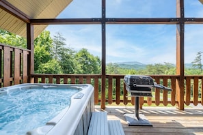Ferienhütte, 1 King-Bett und Schlafsofa (Awesome View) | Außen-Whirlpool