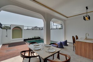 Tempat makan luar