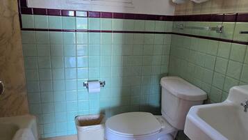 Economy Single Room | Bathroom