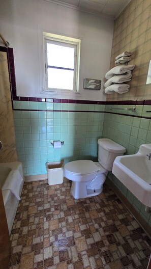 Economy Single Room | Bathroom - Lazy K Motel (Ogallala)