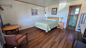 Desk, laptop workspace, WiFi (free), individually furnished