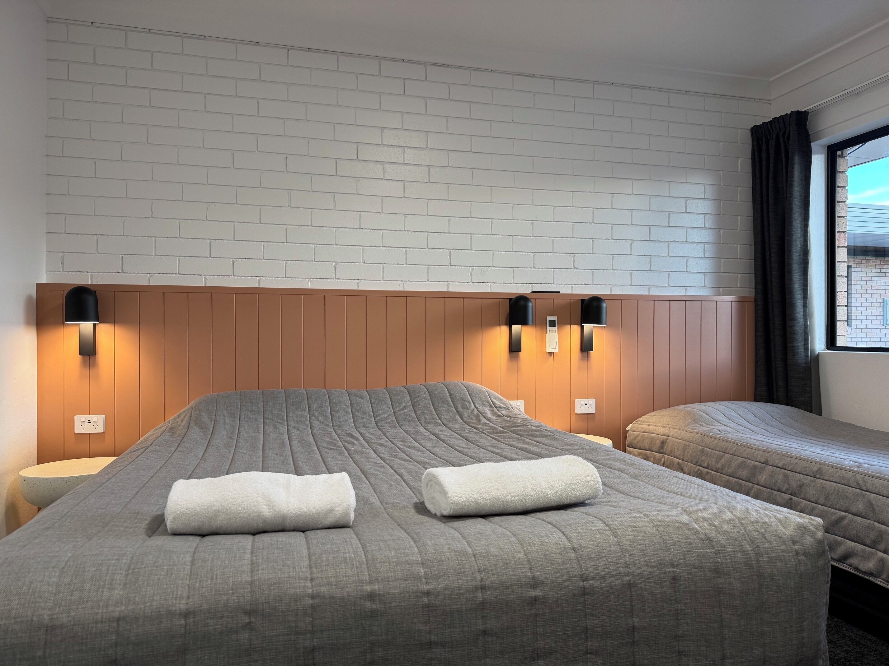 Desk, laptop workspace, WiFi (free), bed sheets