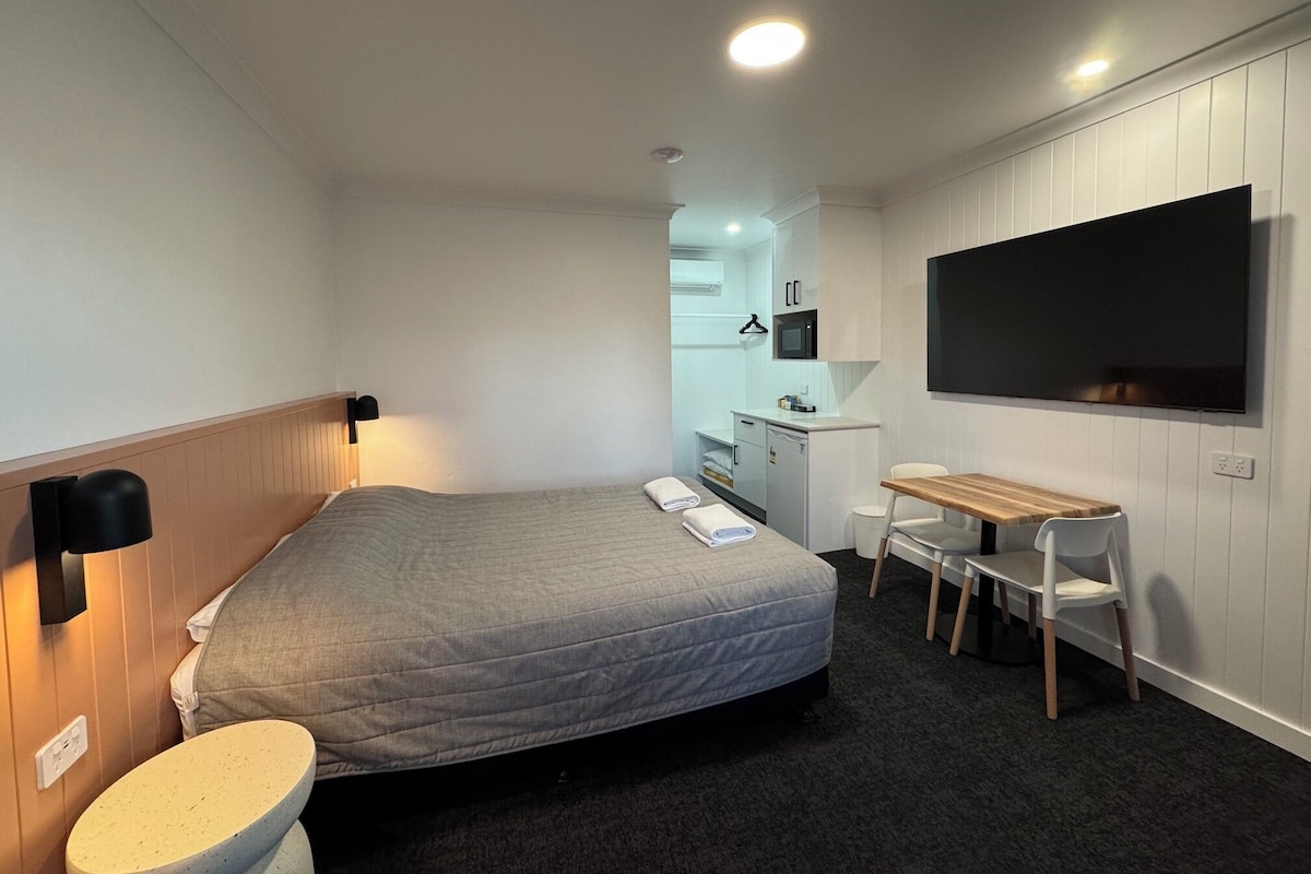 Habitació superior, vistes al pati | Escriptori, espai de treball apte per a portàtils i wifi gratuïta 
