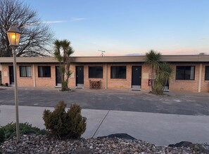 Exterior - Southern Skies Motel (Blayney)