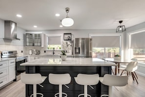 Coffee/tea maker, fridge, microwave, oven - Lake Life Oasis near Universal +Pool/Hot Tub/Games (Little Elm)