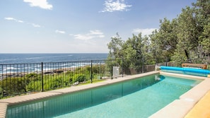 Pool - Sea And Sky - Oceanfront Beach House, Private Pool, WiFi (Mollymook Beach)