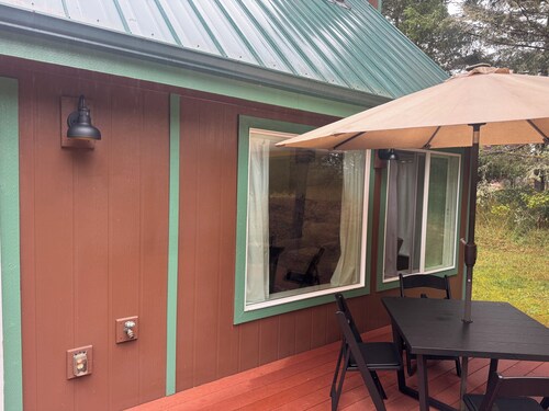 Quaint 2-bedroom house in charming Warrenton perfect for relaxing stays