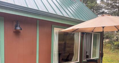 Quaint 2-bedroom house in charming Warrenton perfect for relaxing stays