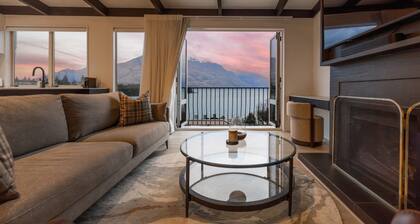 Lakeview Luxury Retreat | Stunning Views | Walk to Queenstown