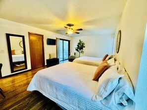 3 habitaciones, escritorio, tabla de planchar con plancha y wifi gratis 