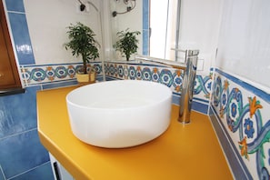 Dusche, Haartrockner, Bidet, Handtücher
