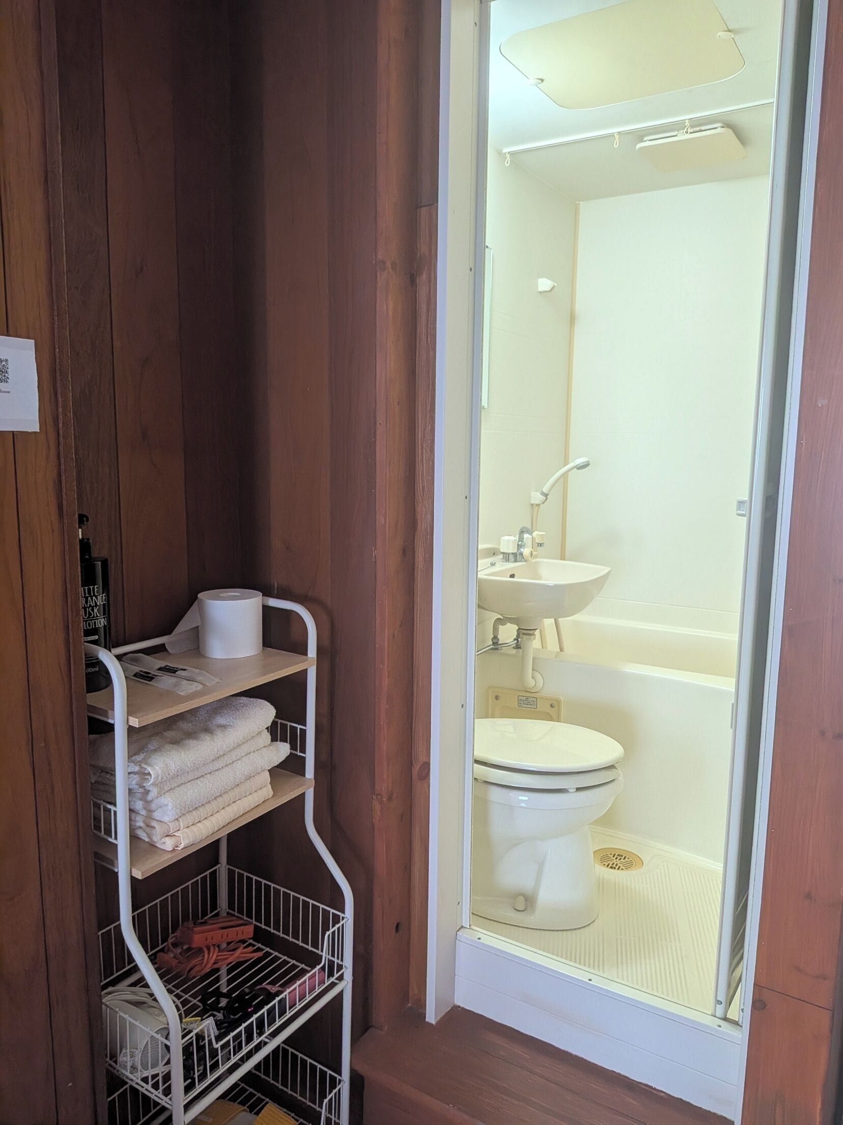 Western Style Room, Non Smoking | Bathroom | Free toiletries, hair dryer, slippers, towels