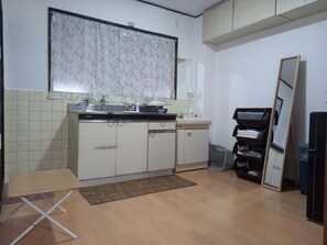 Private kitchen - Lucky House Guest House (Osaka-shi)