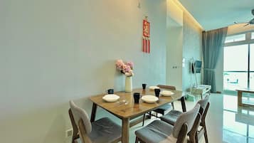 Classic Apartment, City View | Dining