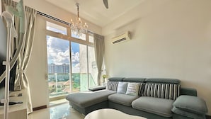 Apartamento económico, vistas a la ciudad | Zona de estar