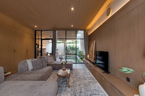 Villa, 2 Schlafzimmer, eigener Pool, Poolblick | Wohnbereich | 55-Zoll-Smart-TV mit Digitalempfang, Netflix, Streaming-Dienste