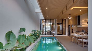 7 outdoor pools