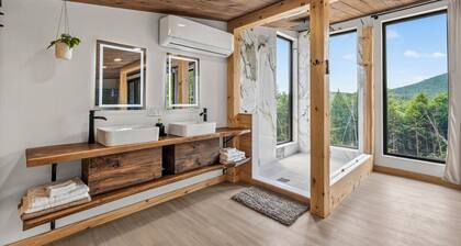 Scandinavian-Modern Couples Retreat w/ Sauna, Hot Tub & Cold Plunge