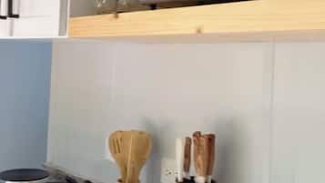 Frigorifero, microonde, forno, macchina per tè/caffè