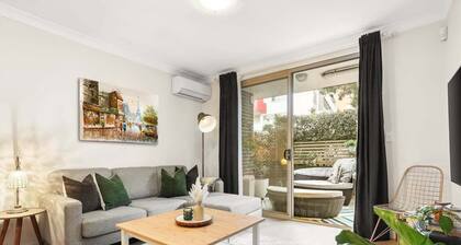 8 mins from Sydney Airport! 1BR + Courtyard