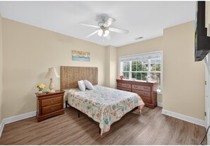 Room - Serene 2-bedroom condo "where it is always Sunny" in Myrtle Beach (Myrtle Beach)