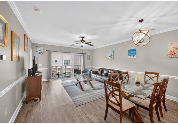 Living area - Serene 2-bedroom condo "where it is always Sunny" in Myrtle Beach (Myrtle Beach)
