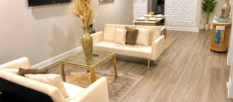The Augusta Luxe House-Designer Stay