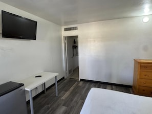 Single Room, 1 King Bed | Desk, free WiFi - City Center Hotel Downtown Los Angeles (Los Angeles)