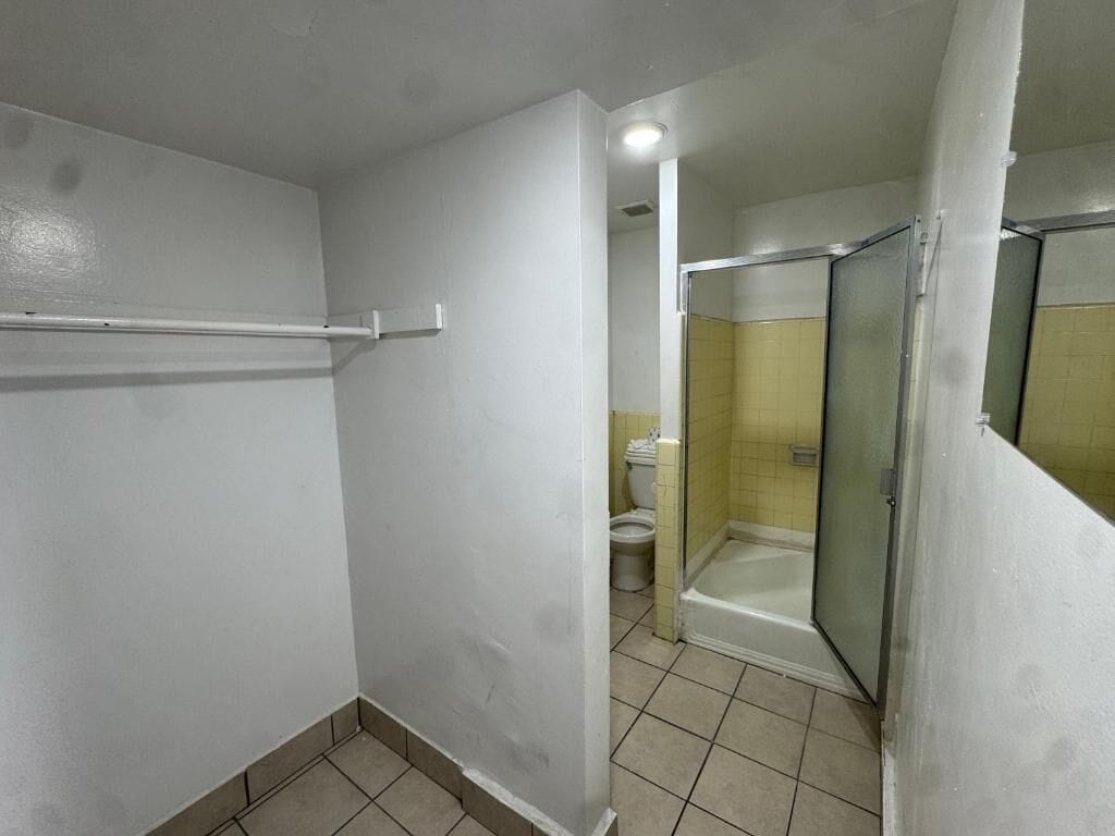 Kamar Single, 1 Tempat Tidur King | Kamar mandi | Perlengkapan mandi gratis, handuk, sabun, dan sampo