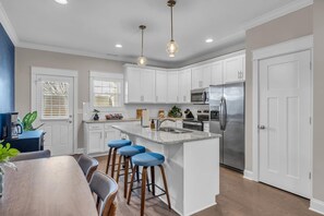 Fridge, microwave, oven, stovetop - New I 3BR Modern Townhome I Near DT & MTSU (Murfreesboro)