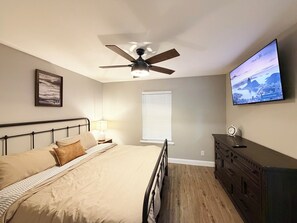 2 Schlafzimmer, Schreibtisch, Bügeleisen/Bügelbrett, WLAN
