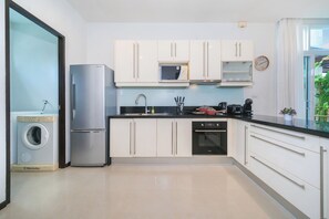Private kitchen - Oxygen 1C Tropical Pool Villa (Muang Phuket)