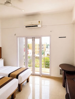 Deluxe Suite | Desk, laptop workspace, free WiFi - Luxe By Lotels (Chennai)