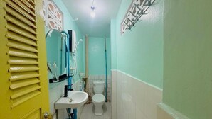A bathroom with a toilet, sink, and shower. - Social Backpacker Hostel & Rooftop Bar (Battambang)