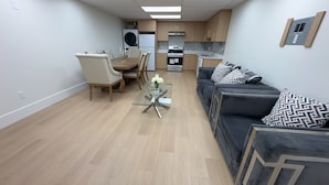 A modern apartment with a dining area, kitchen, and living room. - Entire condo in White Rock, Canada (White Rock)