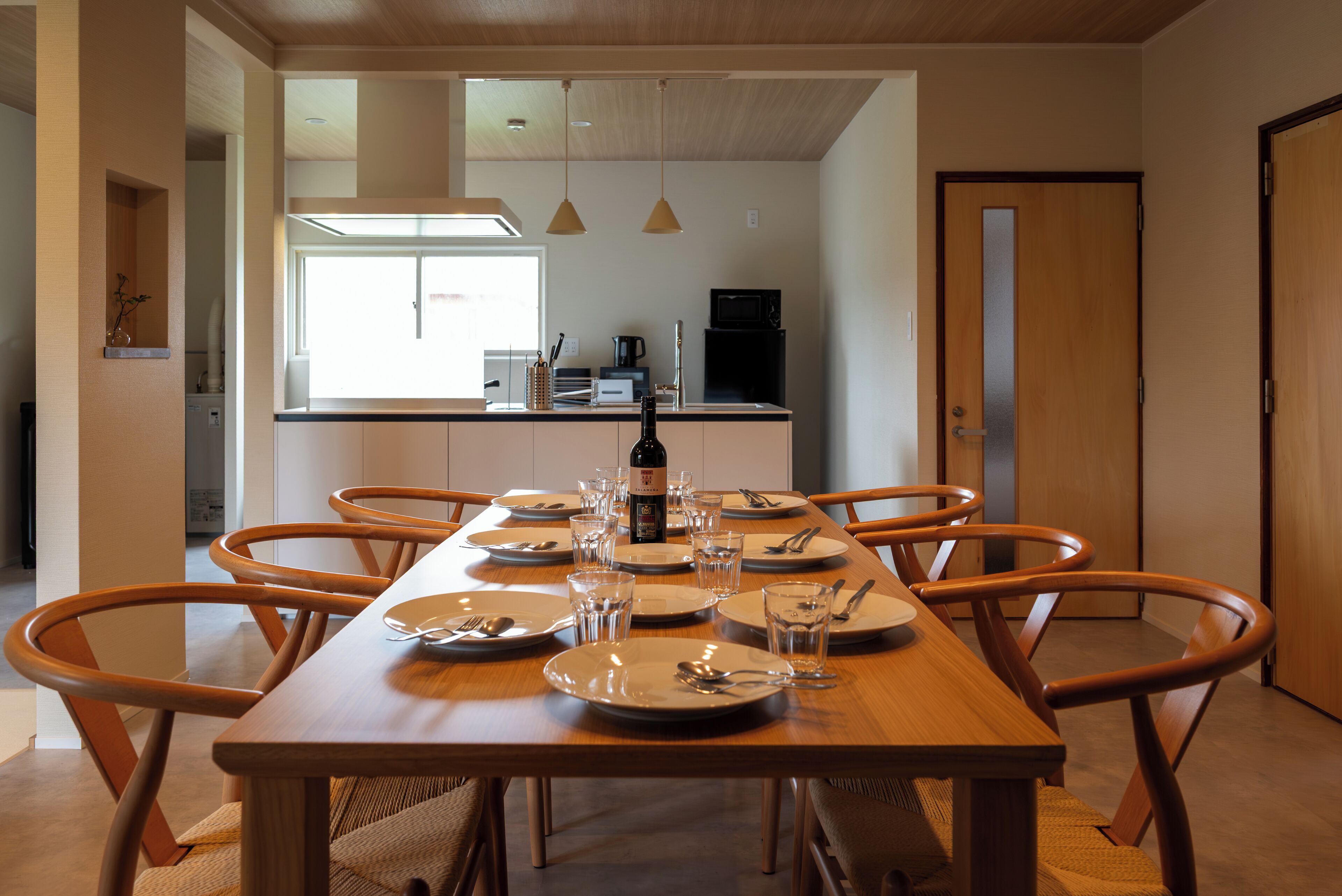 Basic House, City View | Dining
