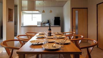 Basic House, City View | Dining