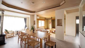 Basic House, City View | Interior