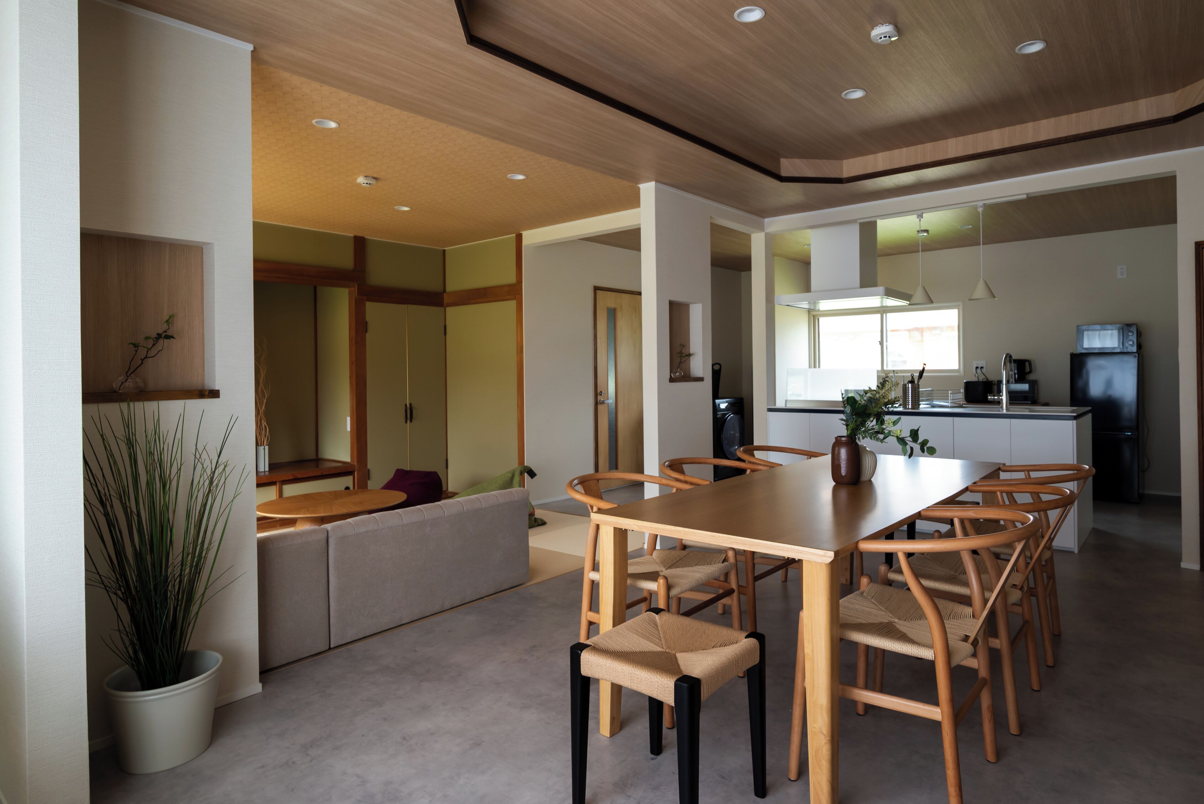 Basic House, City View | Dining