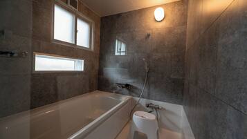Basic House, City View | Bathroom