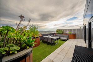 Outdoor dining - Sky One Grand Terrace Penthouse · 3BR 3Bath (Box Hill)