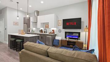 Smart TV, fireplace